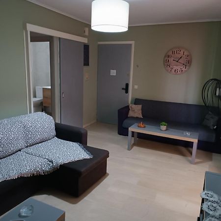Comfortable Beachfront Apartment Loutráki Exterior foto